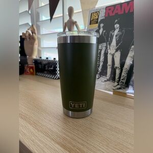 Yeti Rambler 20oz tumbler